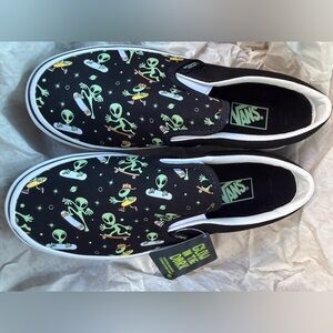 NEW Vans slip on Glow Cosmic Cruisers size 3 youth